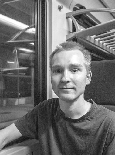Persoona 2: Teini, kiinnostunut jostain kirjallisuuden lajista JAAKKO IKÄ: 17v AMMATTI: Koululainen LUKUTOUKKA: Rakastaa fantasia- ja scifikirjallisuutta (tai jotain muuta nuorten kirjallisuuden