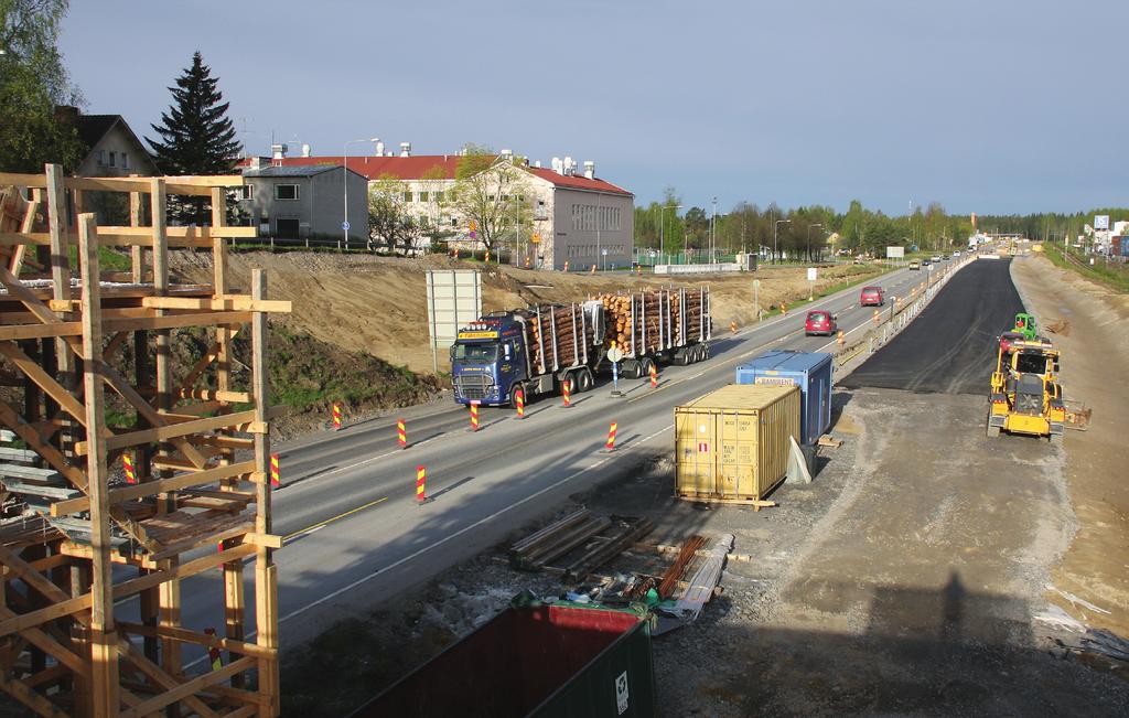 Valtatie 5:n rakentamiseen meni kaupungin rahaa vuonna 2014 noin miljoona euroa. 4.2 Investoinnit Vuoden 2014 investoinnit (netto) olivat 17,9 milj. euroa. Tilikauden poistot olivat 19,8 milj.