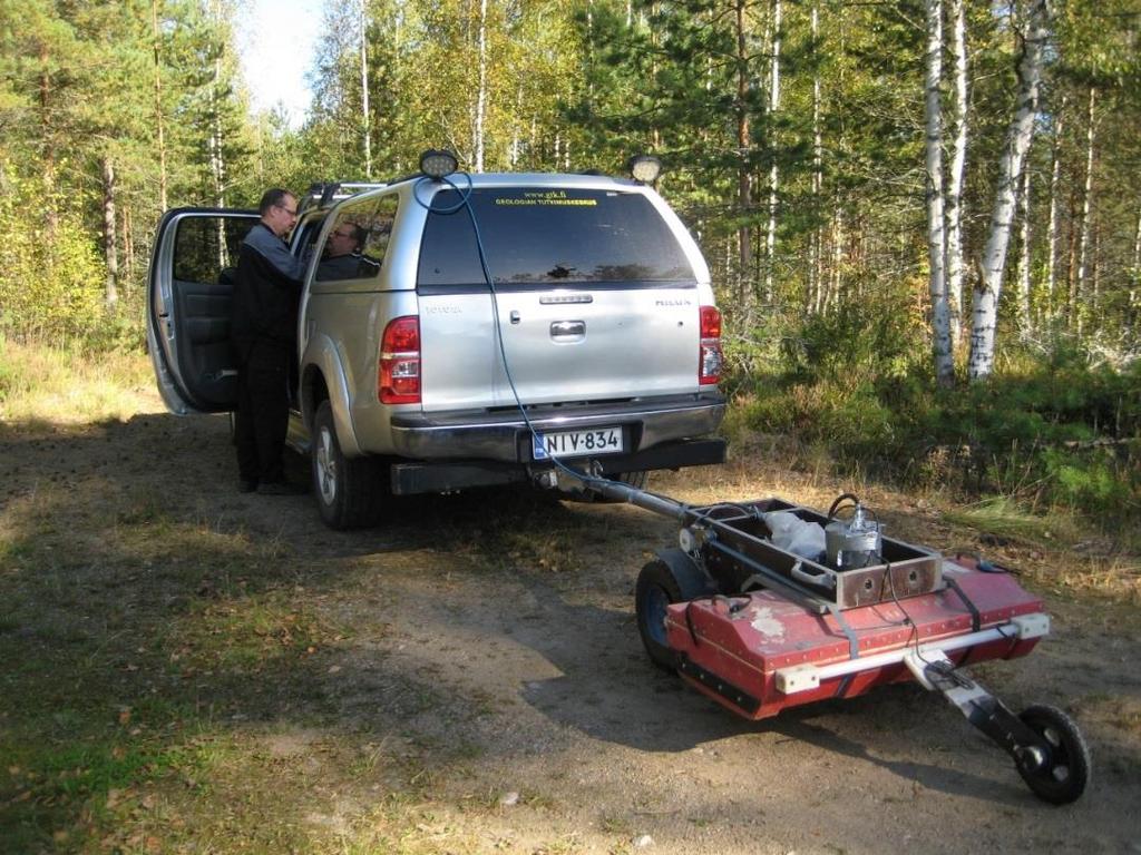 Maatutkaus suoritettiin 100 MHz:n antennilla varustetulla maatutkalla (Kuva 14).