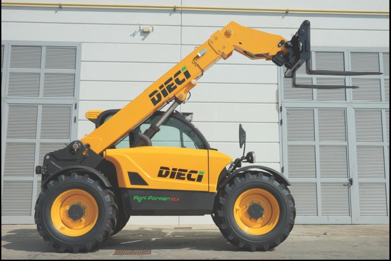 Kubota Tier IV Interim / Stage IIIB, 4- sylinterinen 3,8 litrainen, Common rail -dieselmoottori elektronisella ohjauksella, hiljainen moottori, huippu suorituskykyä, pieni kulutus ja ennen kaikkea