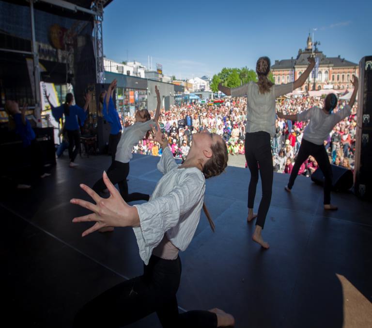 VAHVA KASVUKESKUS JA VIREÄ YLIOPISTOKAUPUNKI Itä-Suomen keskus kauppa- ja kouutuskaupunki urheiukaupunki kuttuurikaupunki matkaiukaupunki modernin