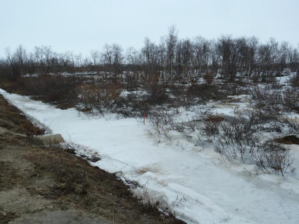 Kuvassa vasemmalla videokuva kohteesta, johon rumpu (paalu 2750 m) on merkitty nuolella.