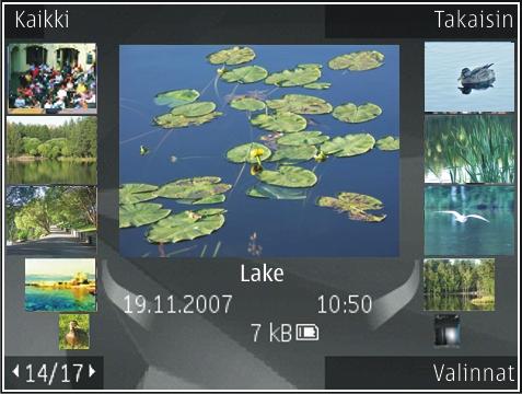 Kuvat ja videoleikkeet näkyvät päivämäärän ja ajan mukaisessa järjestyksessä. Tiedostojen lukumäärä näkyy näytössä. Voit selata tiedostoja yksitellen selaamalla vasemmalle tai oikealle.