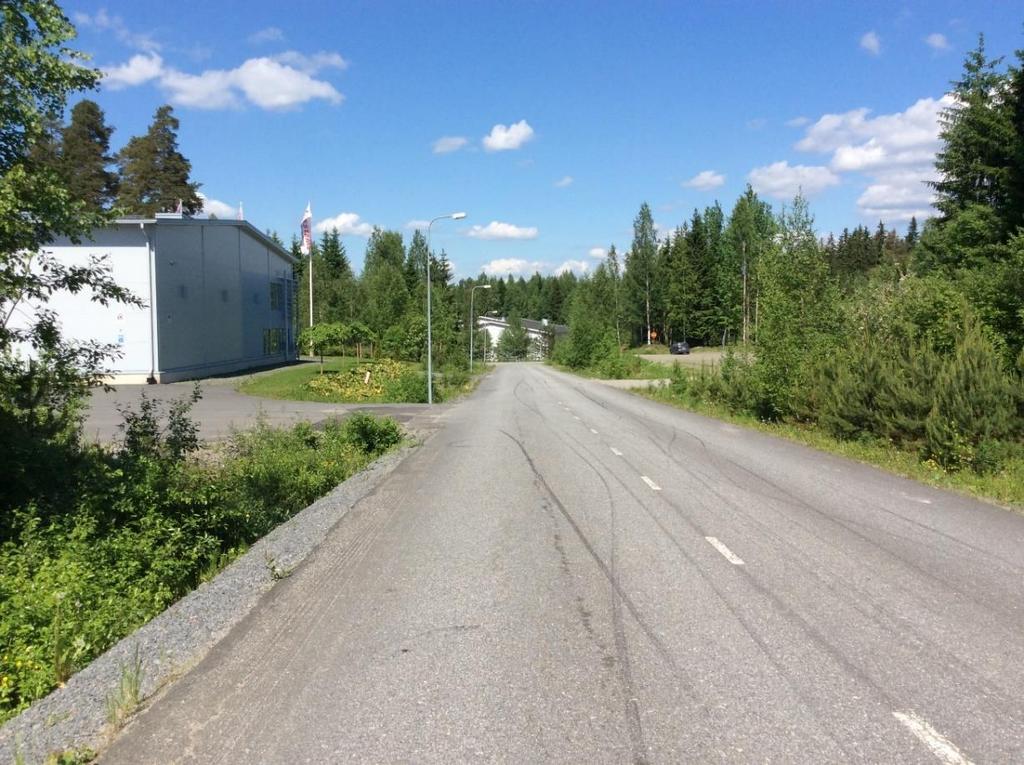 Kuva suunnittelualueen rakentamattomasta urheilutoimintaa palvelevien rakennusten korttelialueesta, joka kaavamuutoksella on tarkoitus liittää Frestems Oy:n nykyiseen tonttiin.