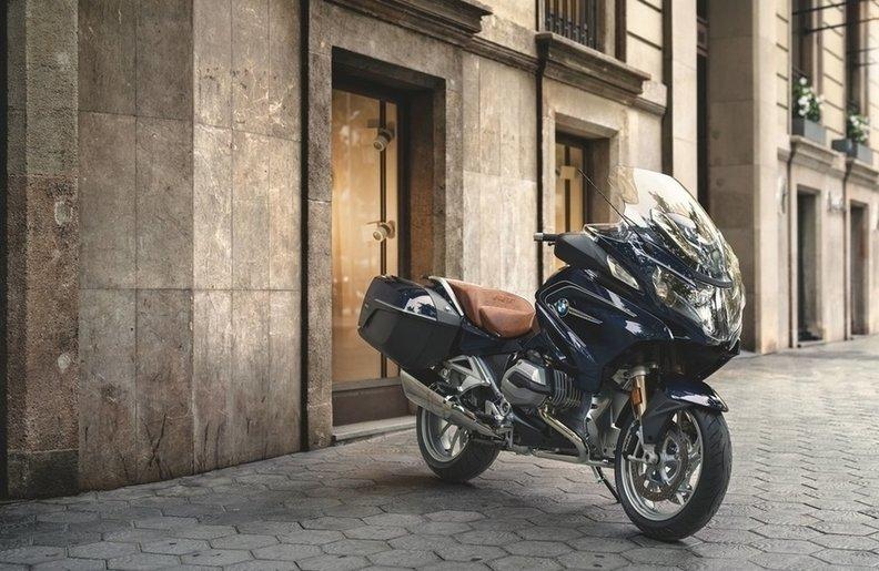 BMW R 1200 RT Merkki: BMW Tyyppi: Katupyörä Kunto: Uusi Kuutiotilavuus: 1170 ccm 24800 Kokonaishinta sisältää moottoripyörän + alv:n 24 % ja autoveron. Kokonaishintaan lisätään toimituskulut 490.