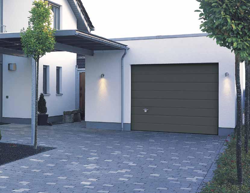 Leveä vaakaura, puunsyykuvio Upea Turner 820-ovi on moderni valinta tyylitietoiseen kotiin, sillä leveä vaakaura tekee nosto-ovesta näyttävän osan taloa.