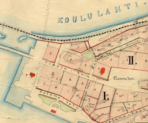 Tontilla on ollut vuonna 1880-luvulla rakennettu asuintalo ja sen ulkohuone. Tontti rajoittui järven rantaan ennen rautatien rakentamista 1900-luvun alussa.