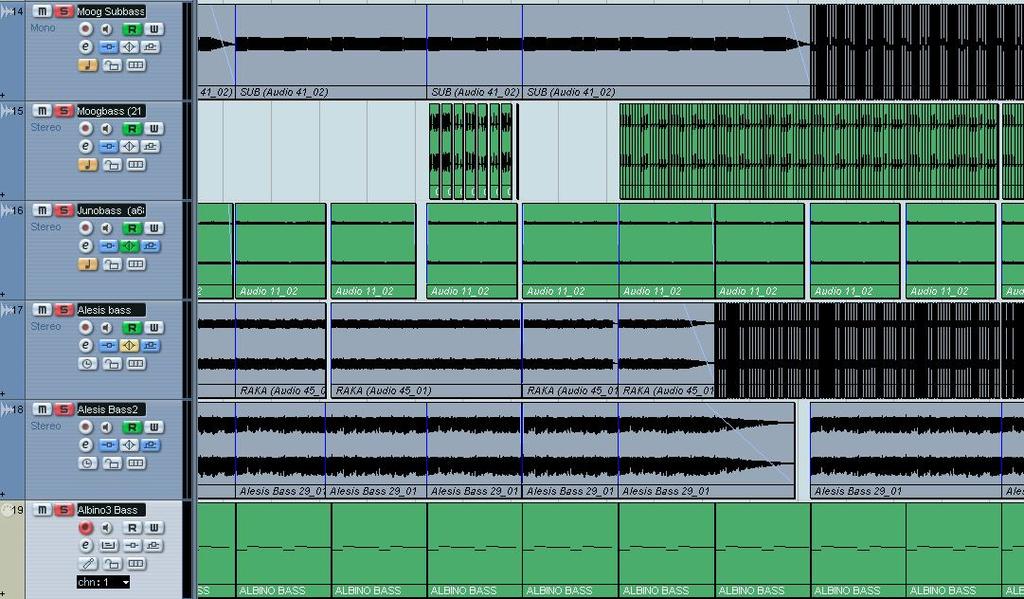 28 täin pysty millään tekemään ehjällä Juno 106:lla. Lisäksi bassoon on kerrostettu virtuaalianalogista Alesis Micronia ja Rob Papen Albino 3 -ohjelmistosyntetisaattoria.