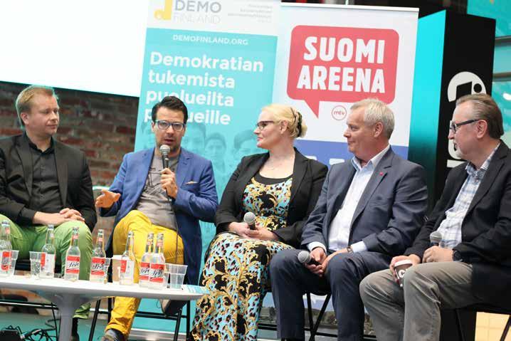 Ruoho (ps) keskustelivat eduskuntatutkimuksen keskuksen erikoistutkija Mari K. Niemen johdolla aiheesta Onko demokratialla tulevaisuutta? (noin 200 kuulijaa).