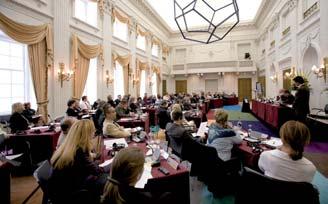 SUHTEET OIKEUSASIAMIEHIIN JA VASTAAVIIN ELIMIIN De Nationale Ombudsman van Nederland EU:n jäsenvaltioiden kansallisten oikeusasiamiesten viides seminaari. Haag, Alankomaat, 11. 13. syyskuuta 2005.