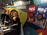 kg Tuote-esittelijät maistattavat