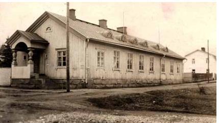 35 Kuvio 12. Weckman-Varannin talo (Iisalmen kulttuuriympäristö, keskustaseutu 2014, 49) Iisalmen kaupunki osti rakennuksen vuonna 1978.