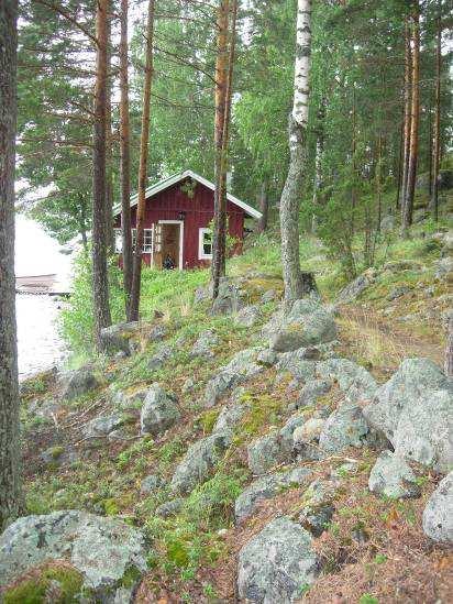 kuin siirtolohkareen vieressä ja osin alla esillä olevaa