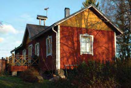 Asuintalo /1/ on satulakattoinen, 1-kerroksinen lyhytnurkkainen hirsirakennus. Rakennuksen keskelle on tehty (märkätila)laajennus v. 1976. Uusitut ikkunat ovat ristikarmilliset.