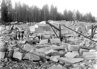 GEOTECHNICAL REPORT 6 had up to 64 employees. In 1960, the company started production of granitic press rollers for paper machines in Kuru (see, App. 2), which soon became the company s main product.