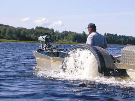 Leikatun niittojätteen poisto on usein työläämpää kuin itse niitto, eikä kasvimassalle aina löydy hyötykäyttöä.