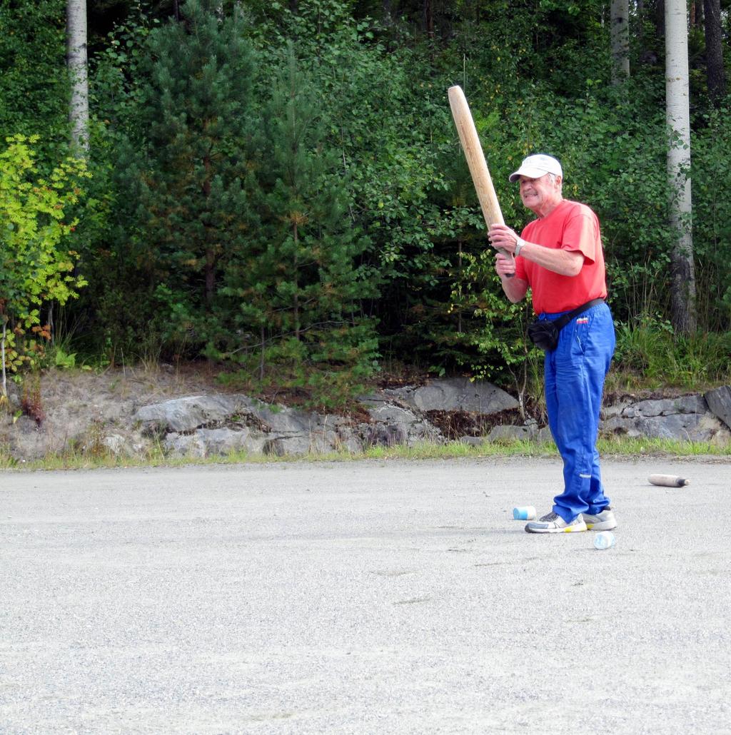 SUOMENMESTARIT HALLI Henkilökohtainen peli Miesveteraanit Halli Vuosi # Nimi Seura 1993 1 2 3 1994 1 2 3 1995 1 2 3 1996 1 2 3 1997 1 2 3 1998 1 2 3 1999 1 2 3 2000 1 2 3 2001 1 2 3 2002 1 2 3 2003 1