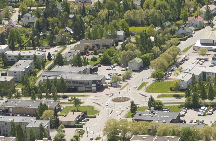 Korttelissa Iso Kylätien varressa sijaitsee Solhult niminen 1930 l:lla raennettu asierrosinen aumaattoinen raennus, joa on raennusperintöselvitysessä arvotettu 1-2 luoaan ja esitetty