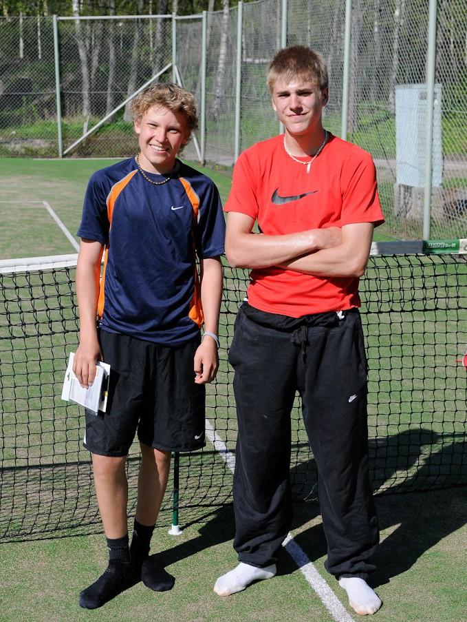 MC luokassa mukana oli GT:n Juha Ellonen, joka voitti 1. kierroksella SoT- Sin Jaakko Korhosen luvuin 6-1,6-3, 2. kierroksella Juha hävisi PuiU:n Petri Takkavuorelle tiukasti 3. erässä 4-6,6 3,7-6.