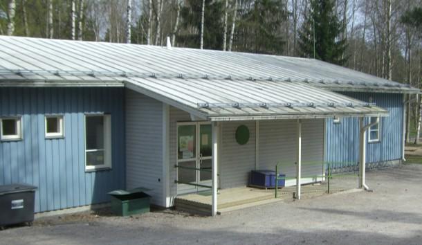 Kenttämaksut jäsenet 10 euroa/tunti, muut 14 euroa/tunti Seuran juniorit saavat pelata kentillä