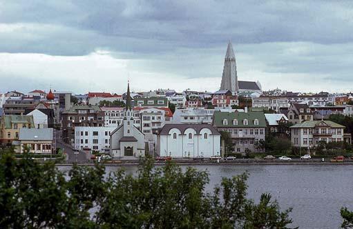 Reykjavik on urbaani vastakohta Islannin jylhälle luonnolle.