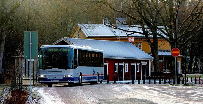 Joukkoliikenne - Tienpidon suunnitelma Sivu 1/4 Etusivu» Toiminta ja tavoitteet» Joukkoliikenne Joukkoliikenne Uudenmaan ELY-keskuksen joukkoliikenteeseen liittyvät tehtävät koostuvat