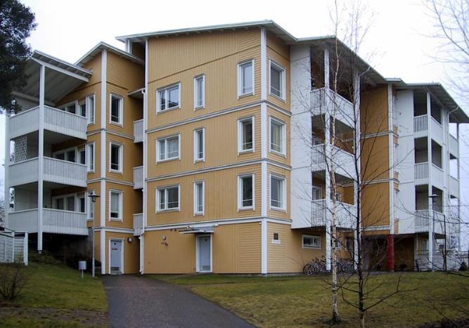 Toinen taloista (Pähkinänmäentie 231) on asumisoikeustalo ja toinen (Pähkinänmäentie 235) vuokratalo.