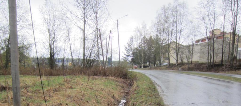 4 2.2 Hydrogeologiset olosuhteet Alueen maaperä on maaperäkartan perusteella moreenia. Kallio on alueella paikoin näkyvissä. Moreenimaahan on mahdollista imeyttää jonkin verran hulevesiä.