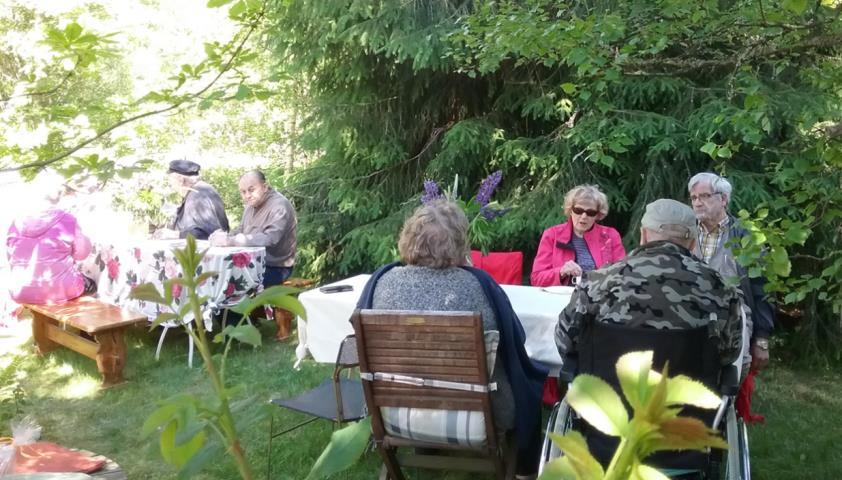 PUUTARHAJUHLAT Kevät ja kesä on hienoa aikaa viettää yhdessäoloa