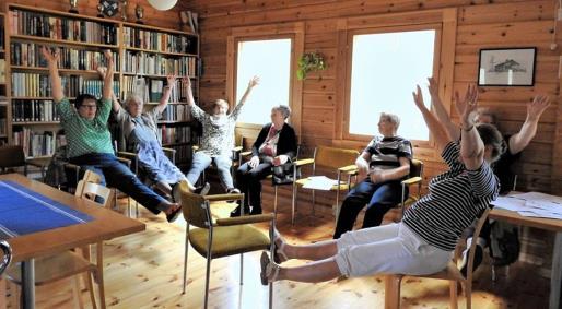 ..) Erilaisten tapahtumien järjestämistä (Kylätapahtuma, kirppis, keittolounas kylätalolle ) Oma idea: Vaatteen