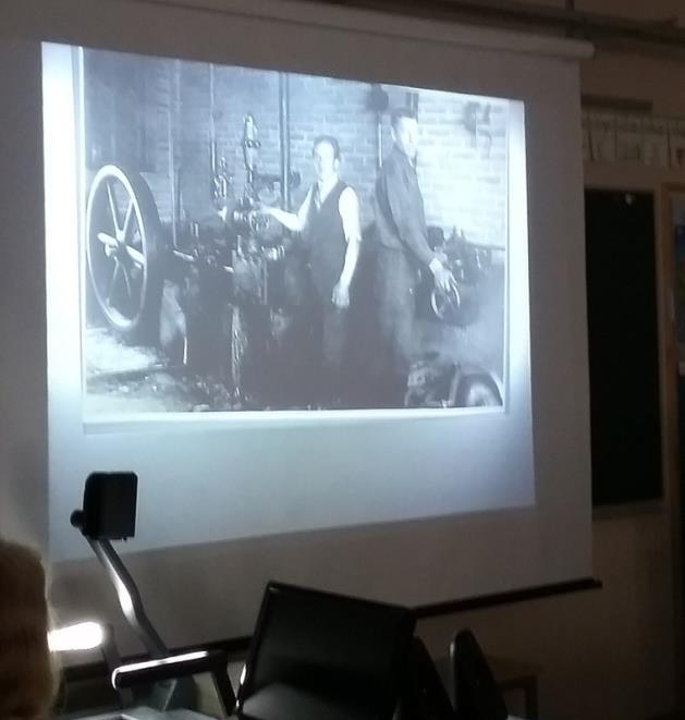 HISTORIA Yhteinen asia puhututtaa aina. Yhdessä muistelu oli kovin suosittua ja sitä tehtiinkin kaikissa kylissä muodossa tai toisessa.