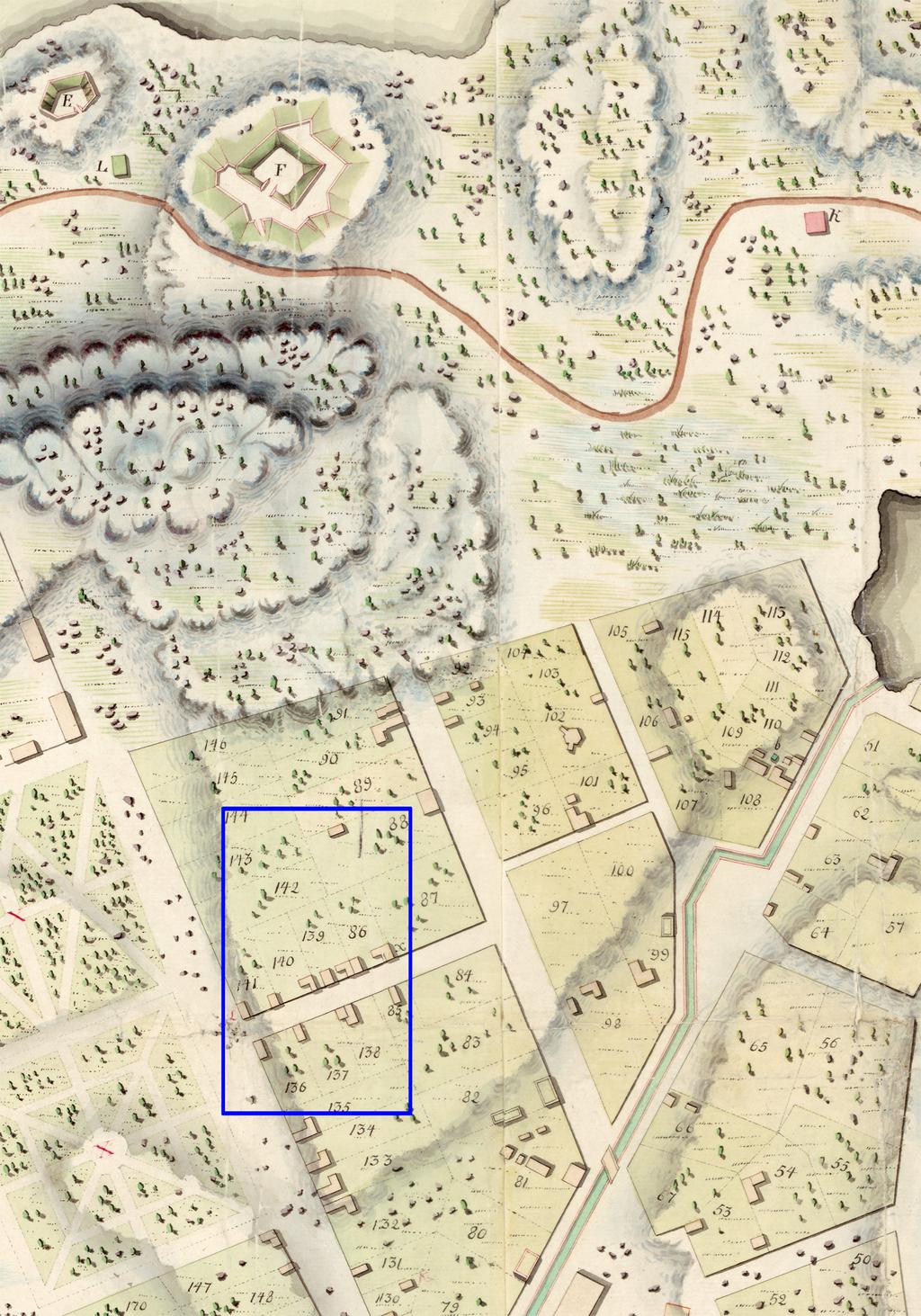 7 Kuva 2: Toivo Pekkasen puiston aluetta vuonna 1801 (sininen kehys). Karttaan liittyvän asukasluettelon perusteella tiedetään, että Ruotsinsalmen aikaan puiston Koulukadun sivustalla asui mm.