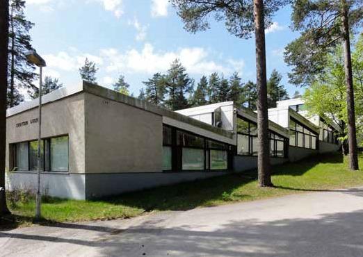 Sveitsin puiston luonnonsuojelualue on rauhoitettu 27.4.1989 Uudenmaan lääninhallituksen päätöksellä. Rauhoittamisen tavoitteena oli maisemanhoito.