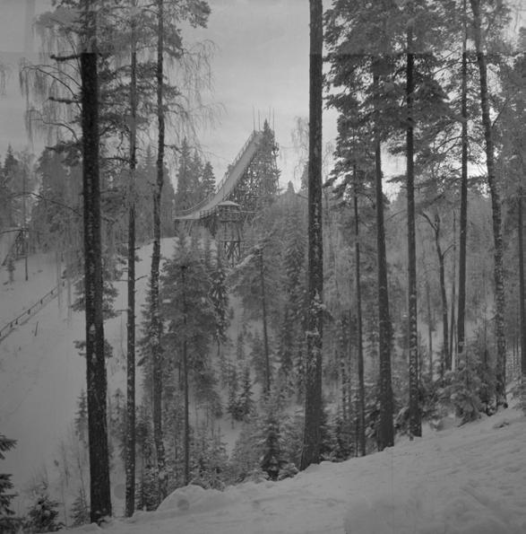 Keskeiselle delta-alueelle rakennettiin uimala ja kaksi koulua 1960 luvulla. Matkailun tarpeisiin rakennettiin Sveitsin Maja vuonna 1961 ja suurhotelli vuonna 1972.