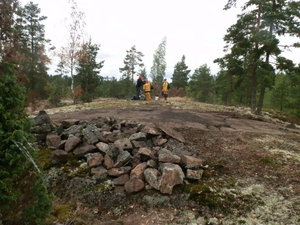 Koska kallio tulee jäämään tietyön alle, ei rakenteita ennallistettu, vaan niiden kivet