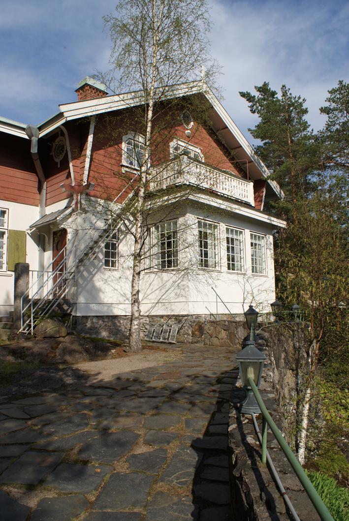 arvoissa. Punaisella on merkitty vanhoja yksittäiskohteita, jollainen on Ilkon vanha huvila.