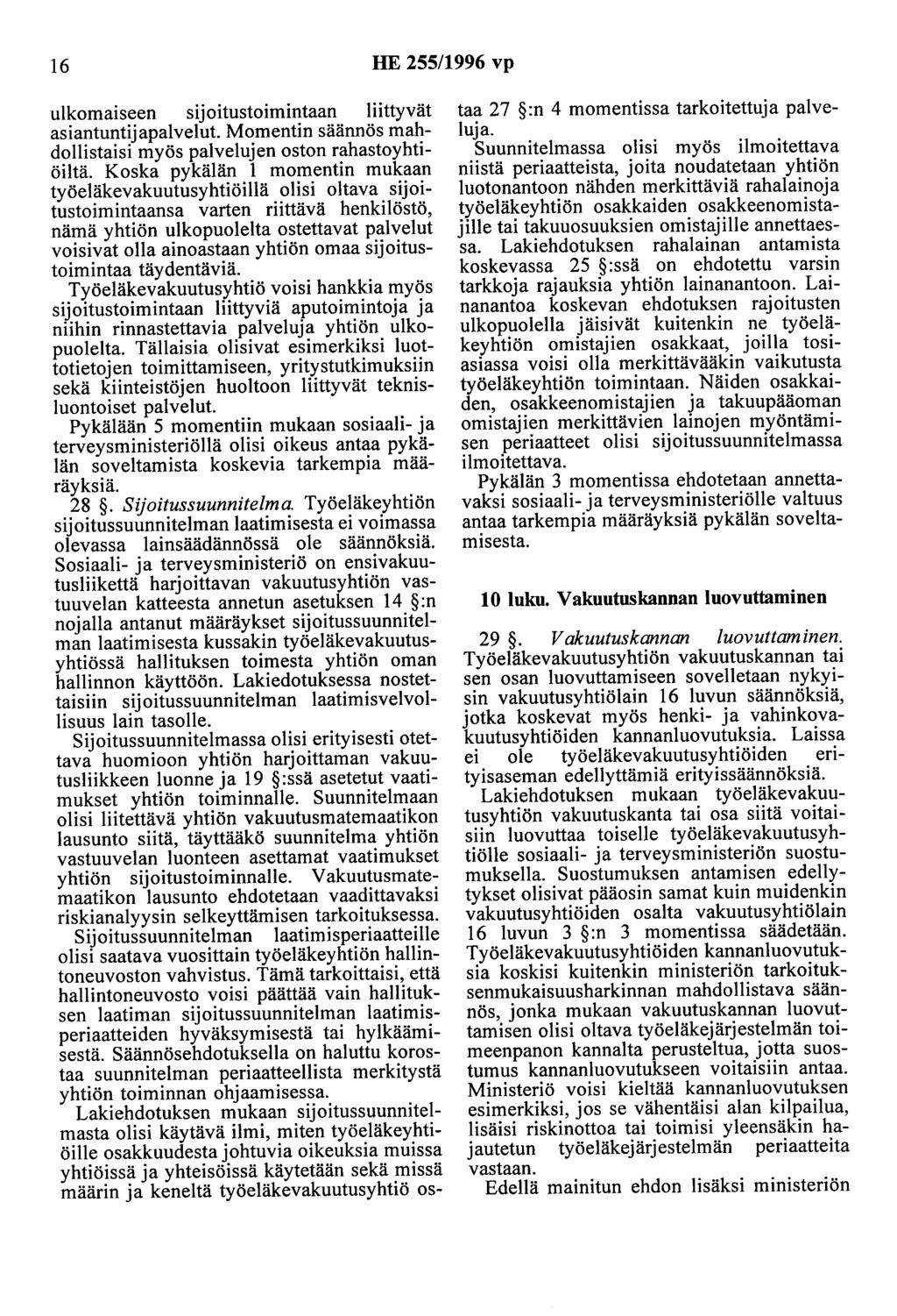 16 HE 255/1996 vp ulkomaiseen sijoitustoimintaan liittyvät asiantuntijapalvelut. Momentin säännös mahdollistaisi myös palvelujen oston rahastoyhtiöiltä.