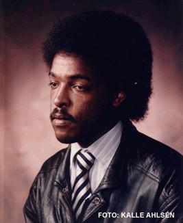Dawit Isaak Ehdottaja: Euroopan parlamentin sosialistien ja demokraattien ryhmä ja Cecilia Wikström ja 46 muuta jäsentä Dawit Isaak on toimittaja ja mielipidevanki Eritreasta, ja hänestä on tullut