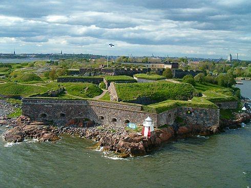 RETKI SUOMENLINNAAN 25.5.2017 Tänä kesänä teemme mielenkiintoisen retken historialliseen Suomenlinnaan. Vuonna 1748 käynnistyivät työt, joista alkoi Viaporin historia.