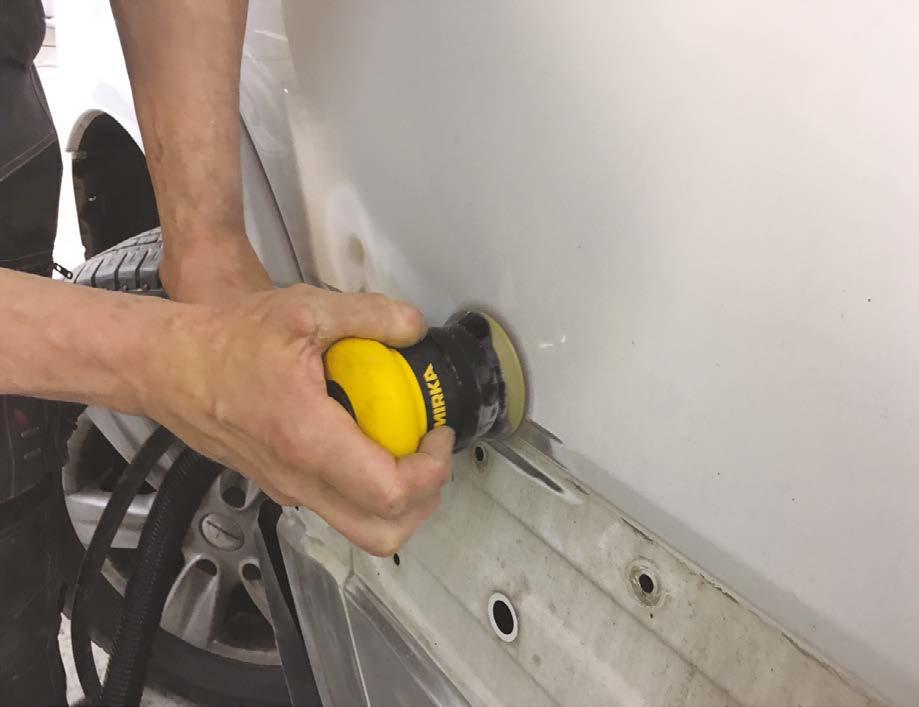 Kevyt ja ergonominen kiillotus- ja hiomakone mahdollistaa myös pienten alueiden käsittelyn.