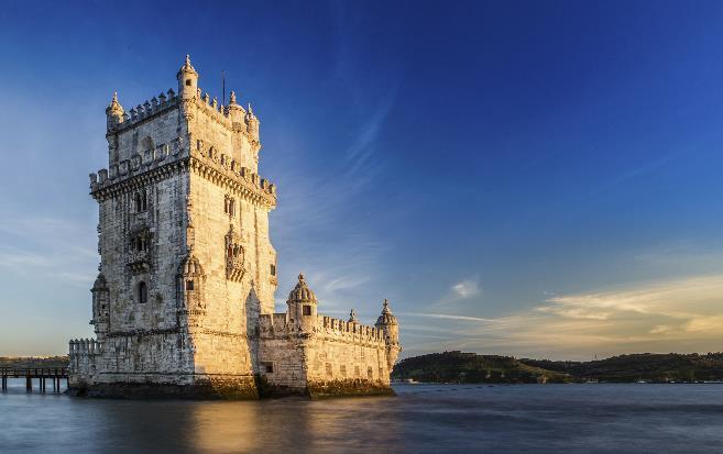 Taloustaito-lehden lukijamatka Portugaliin 5.-9.4.2018 Portugalin huhtikuusta lauloi Olavi Virta ja Kari Tapio. Atlantin aurinkoisella rannikolla kevät on jo pitkällä.