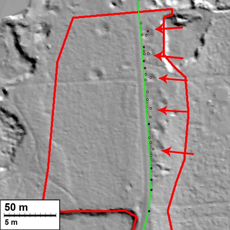 Noin 13 paksun sekoittuneen kerroksen ja noin 5 cm:n paksuisen kuntta- ja huuhtoumakerroksen alapuolisesta punertavan ruskeasta hiekasta löytyi kiviesineen katkelma.