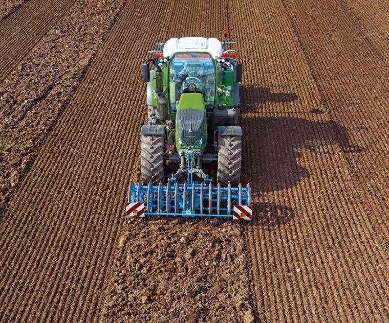 Oikea nopeus 1000E eonomy voimanotolla Riippumatta mitä VO-käyttöistä työkonetta käytetään, Fendt 700 Vario tarjoaa käyttöön täsmälleen oikean tehon.