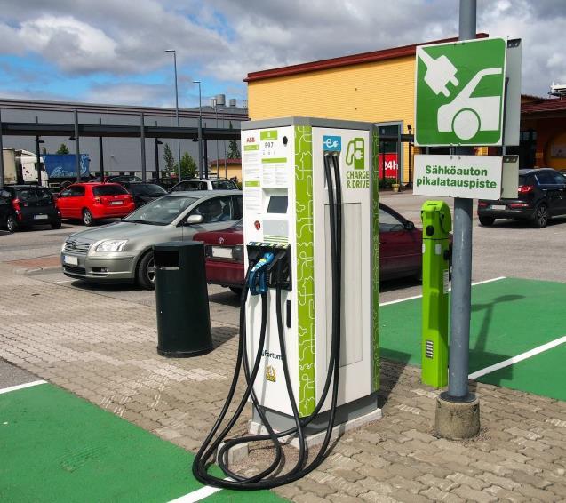 ÄLY- JA SÄHKÖINEN LIIKENNE Sähköautojen latauspisteet Liikenteen häiriönhallinta Avoin data ja tiedonsiirron rajapinnat Lippu- ja