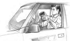 Toinen ajaa ja ohjaa vintturia samalla kun toinen antaa suuntausohjeita ja varmistaa, että vaijeri kelautuu oikein.