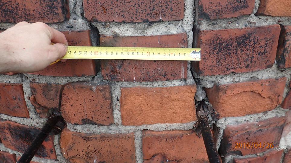 8 2.4 Piipun kuntoarvio Piipun vaurioita tutkittiin aistinvaraisesti, lisäksi betonista ja muurauslaastista otettiin materiaalinäytteitä korjaustapojen soveltuvuuden varmistamiseksi.