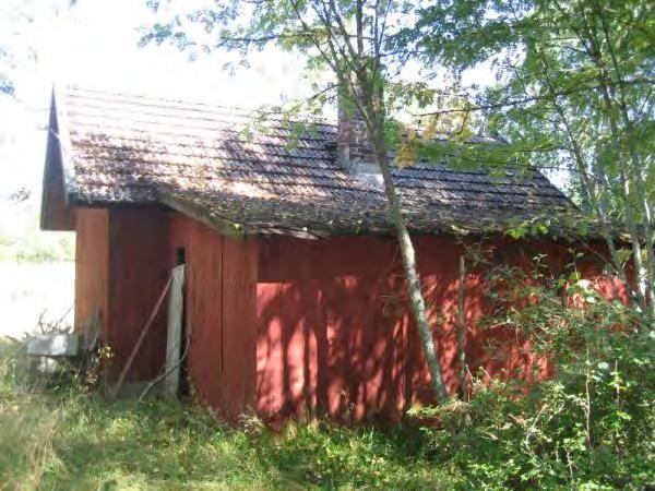 004 03 Kuvaus: Sauna + puuvaja lounaasta Rakennus 5 Rantahuone Rakennustunnus:
