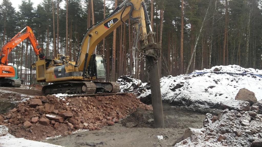 24 Tyypillisesti maapohja on niin pehmeää, ettei stabilointityötä voida tehdä suoraan turvekerroksen päältä, vaan koneelle tarvitaan kantava alusta.