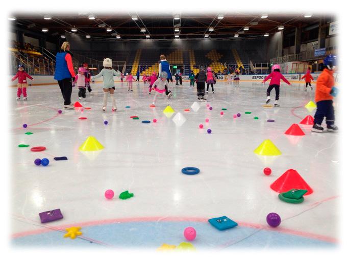 Tervetuloa LUISTELUKOULUUN! Luistelu-ura ETK:ssa alkaa luistelukoulusta. Luistelukouluihin ovat tervetulleita niin tytöt kuin pojat ja aikuisetkin.