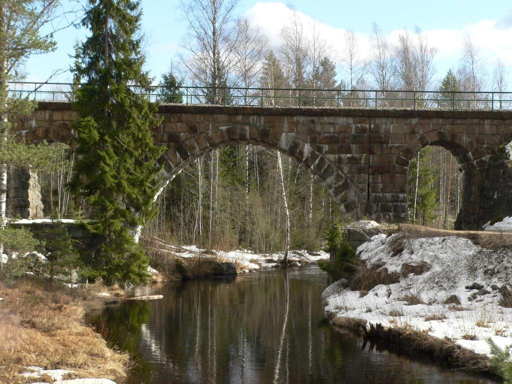 Koskensaaren kivinen rautatiesilta